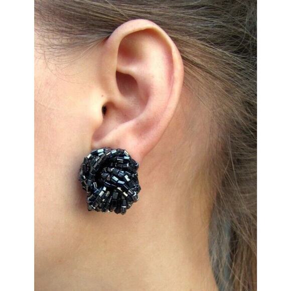 VNT Black Bugle Glass Beads Cluster Clip-On Earrings Seeded Retro Prom Wedding - Picture 2 of 7